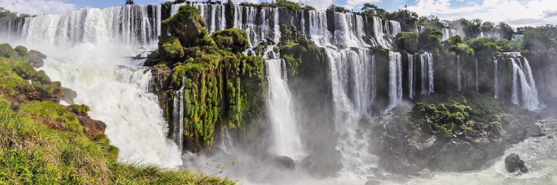 image of a waterfall and mountains in Ecuador